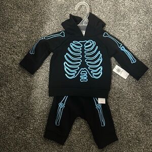 Old navy skeleton sweatsuit